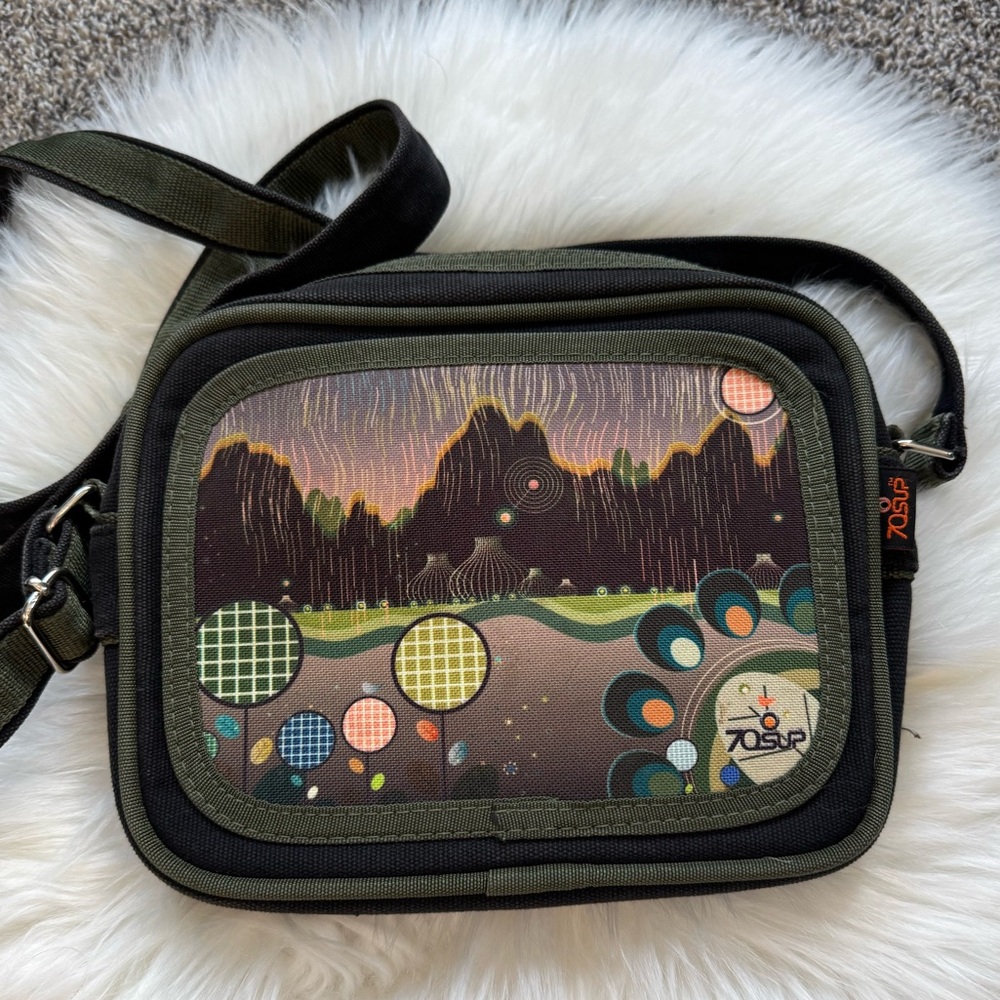 70sUP mid century modern design crossbody bag.